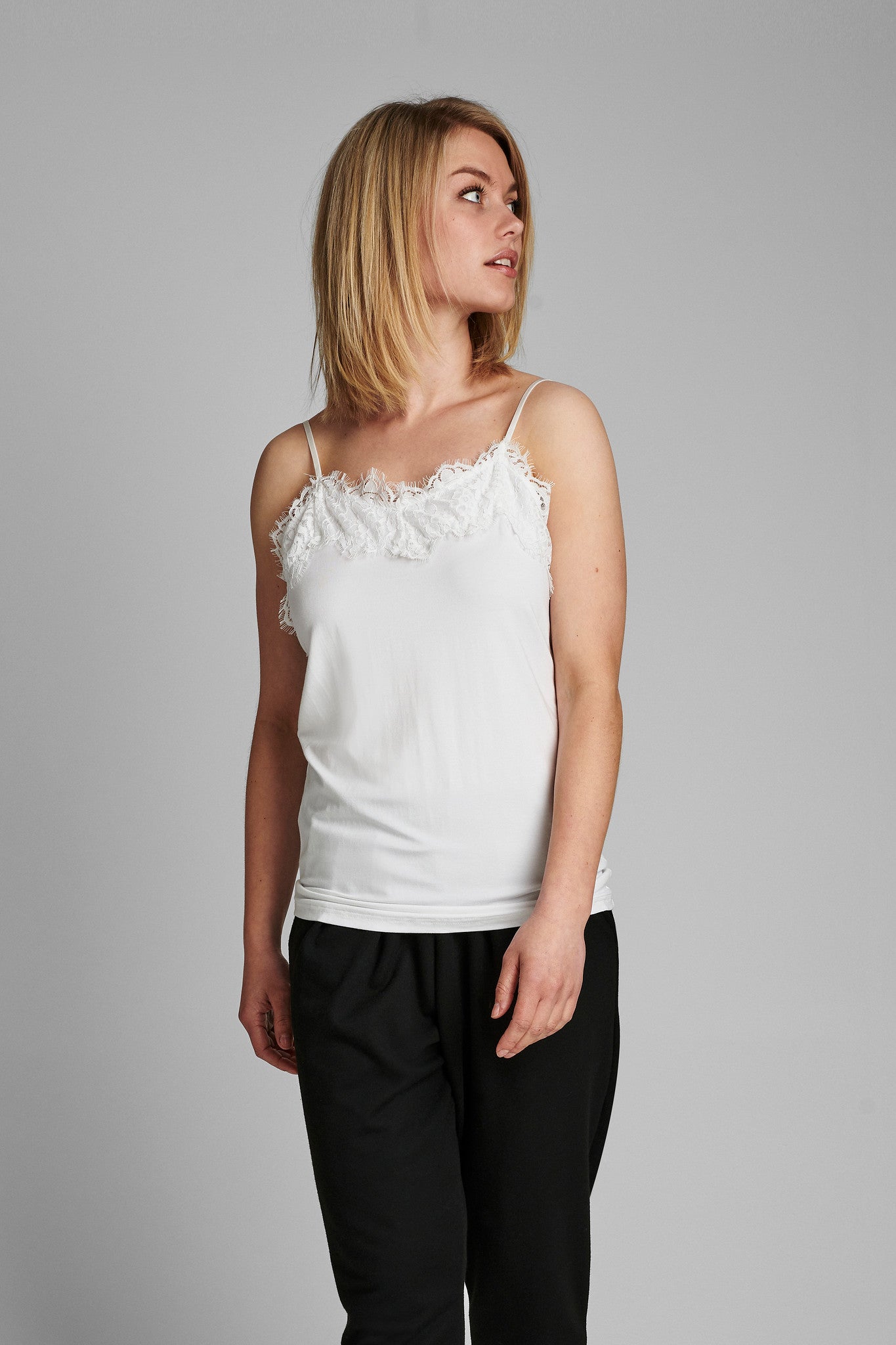 * Nubowie Lace Top Cami White